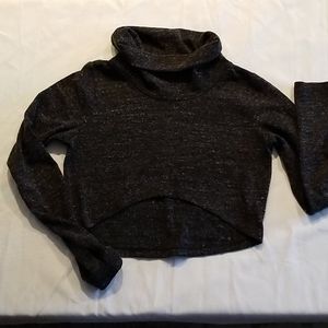 Cabi crop cowl neck sweater with thumb holes